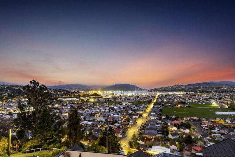 Photo of property in 77 Easther Crescent, Kew, Dunedin, 9012