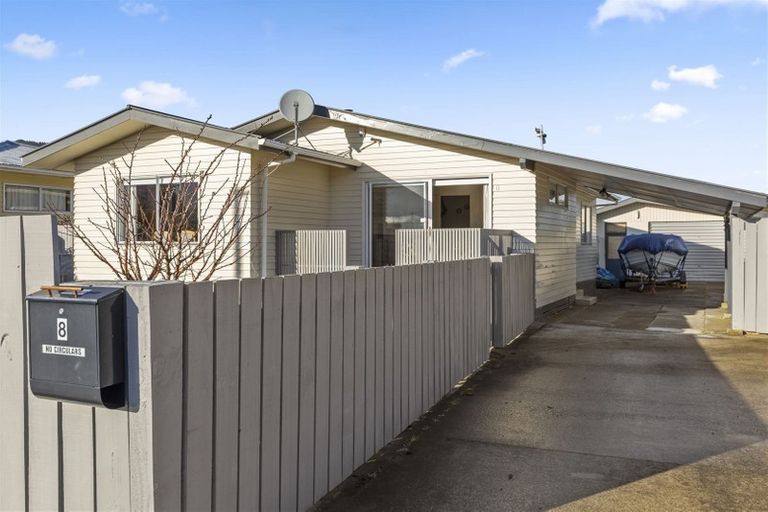 Photo of property in 8 Matthews Road, Wainuiomata, Lower Hutt, 5014