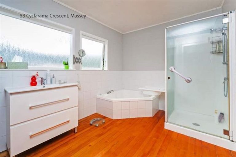 Photo of property in 53 Cyclarama Crescent, Massey, Auckland, 0614