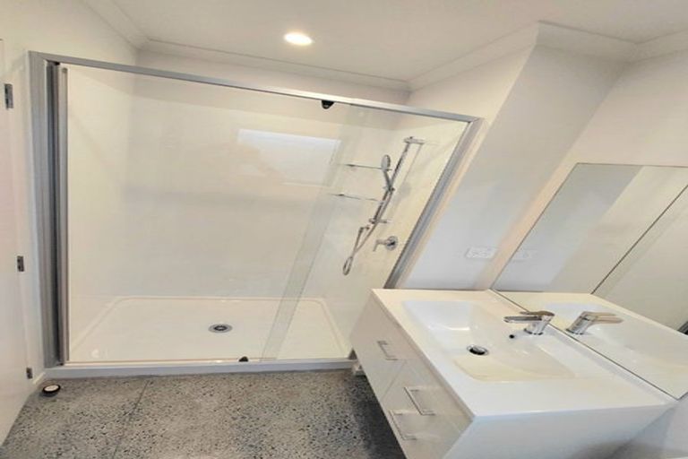 Photo of property in 383b West Coast Road, Glen Eden, Auckland, 0602