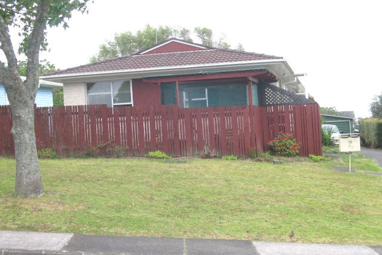 Photo of property in 1/14 Valley View Road, Glenfield, Auckland, 0629