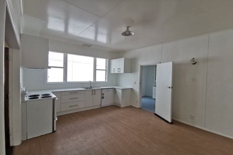 Photo of property in 5a Randwick Road, Northland, Wellington, 6012