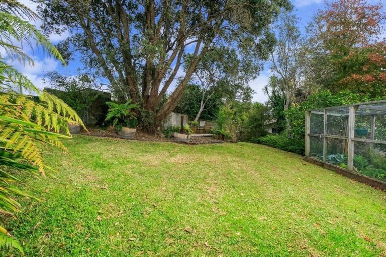 Photo of property in 2/42 Woodlands Crescent, Browns Bay, Auckland, 0630