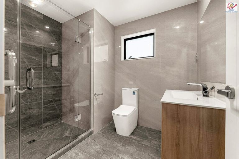 Photo of property in 11 Mcinnes Road, Weymouth, Auckland, 2103