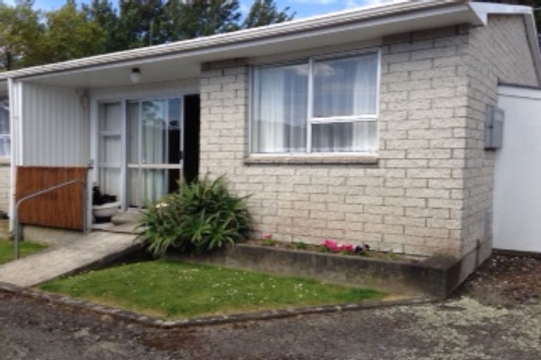 Photo of property in 5 Savage Crescent, Upper Hutt Central, Upper Hutt, 5018