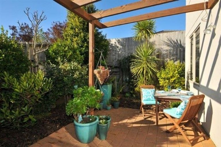 Photo of property in 3/30 Fields Parade, Oteha, Auckland, 0632