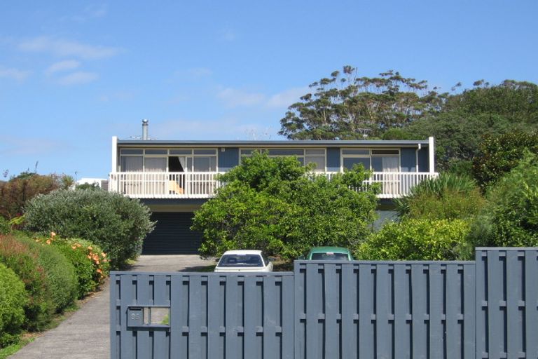 Photo of property in 94 Matipo Road, Mairangi Bay, Auckland, 0630