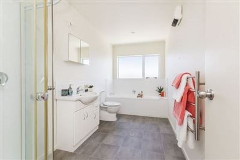 Photo of property in 14 Peel Lane, Aotea, Porirua, 5024