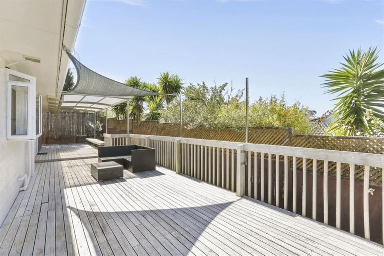 Photo of property in 2/16 Fernbird Place, Massey, Auckland, 0614