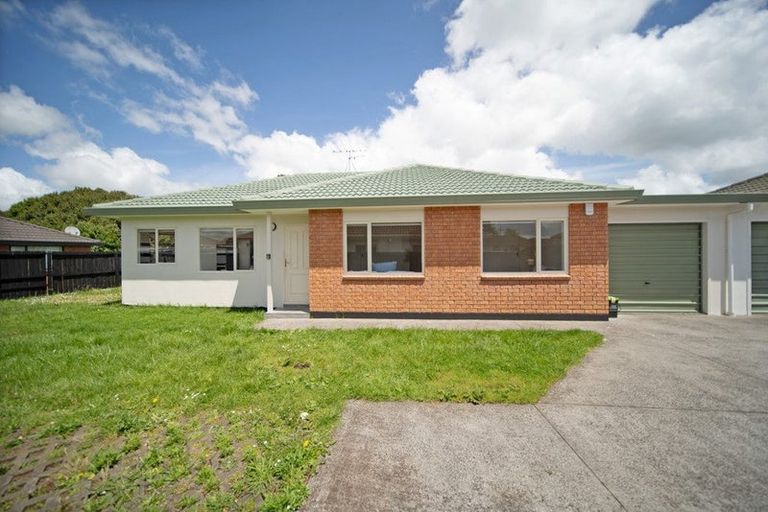 Photo of property in 8a Margarita Rise, Pukekohe, 2120