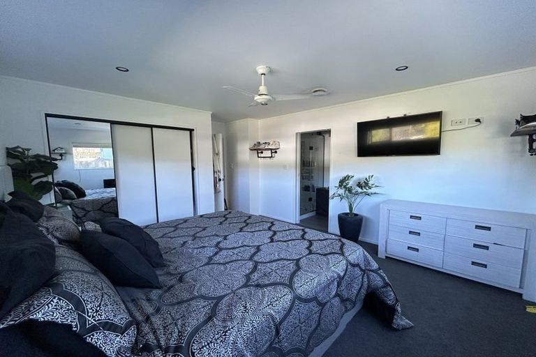 Photo of property in 24 Springtime Crescent, Stanmore Bay, Whangaparaoa, 0932