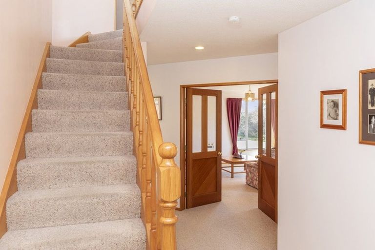 Photo of property in 18 Huntingdon Place, Avonhead, Christchurch, 8042