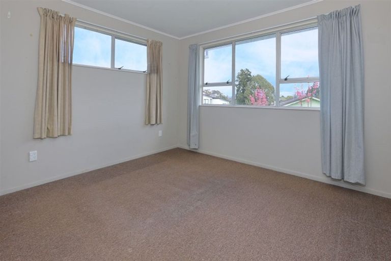 Photo of property in 54 Donovan Avenue, Massey, Auckland, 0614