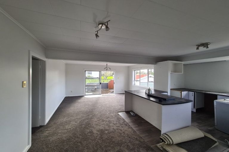 Photo of property in 94 Omata Road, Marfell, New Plymouth, 4310