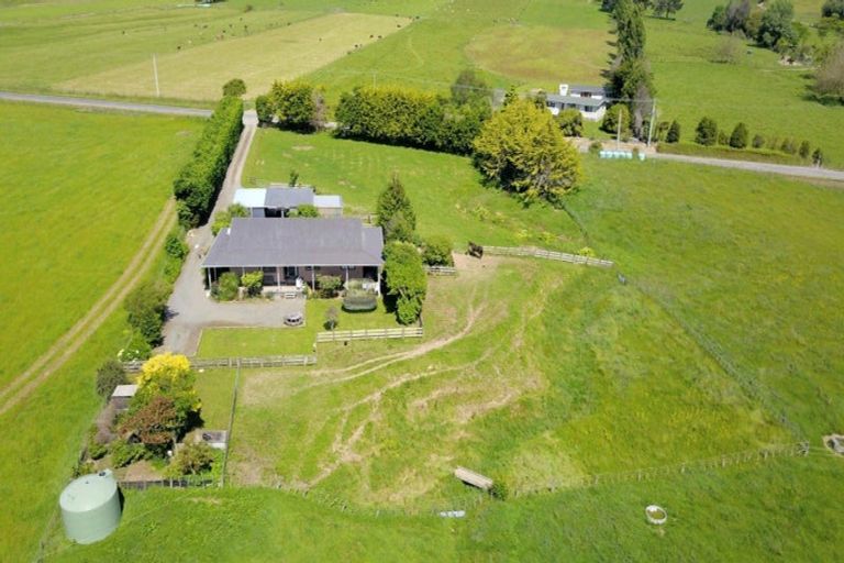 Photo of property in 631 Waitohu Valley Road, Manakau, Otaki, 5583