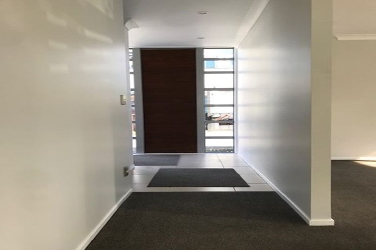 Photo of property in 11m Clearwater Cove, West Harbour, Auckland, 0618