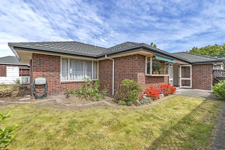 Photo of property in 2/128 Yaldhurst Road, Sockburn, Christchurch, 8042