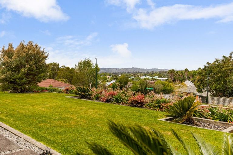 Photo of property in 1 Gavinike Place, Waimauku, 0812