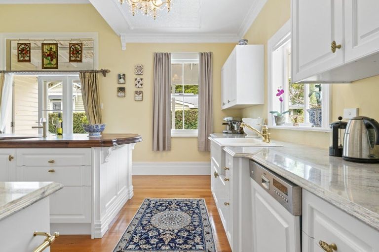 Photo of property in 41 Stanley Point Road, Stanley Point, Auckland, 0624