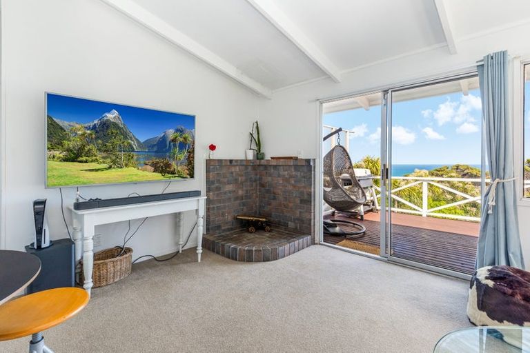 Photo of property in 13 Te Ahuahu Road, Piha, New Lynn, 0772