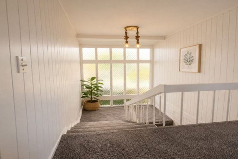 Photo of property in 76a Lake Road, Narrow Neck, Auckland, 0624