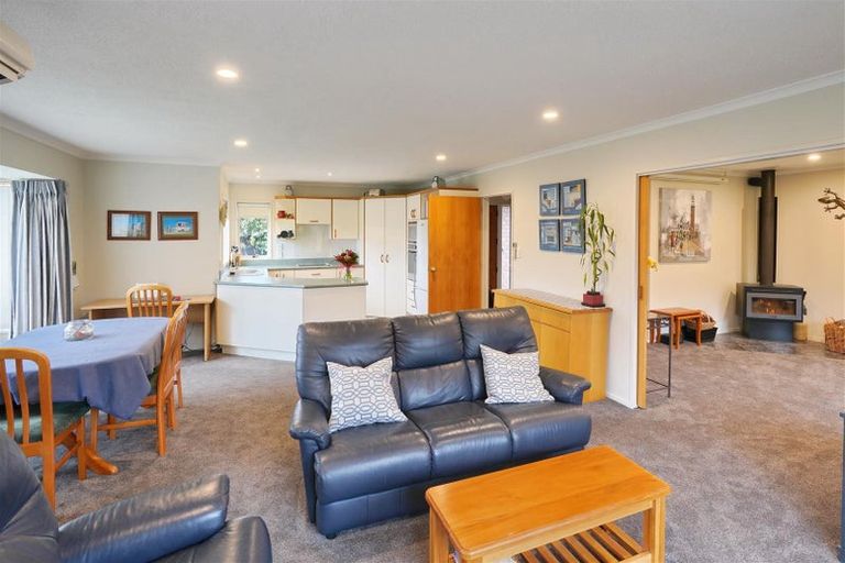Photo of property in 3 Oaktree Lane, Bishopdale, Christchurch, 8053