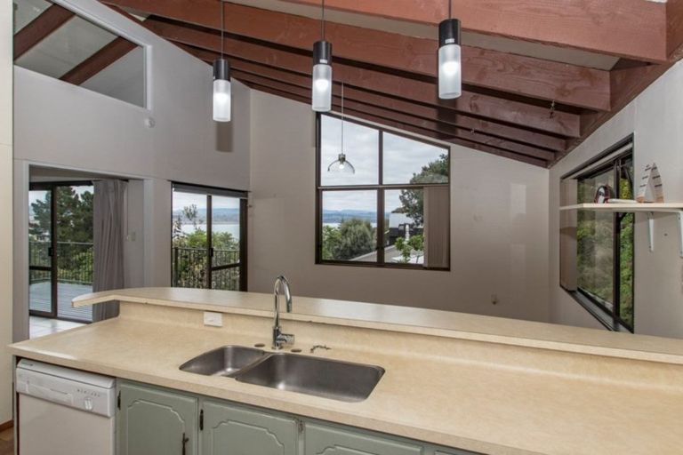 Photo of property in 27 Burns Road, Hospital Hill, Napier, 4110