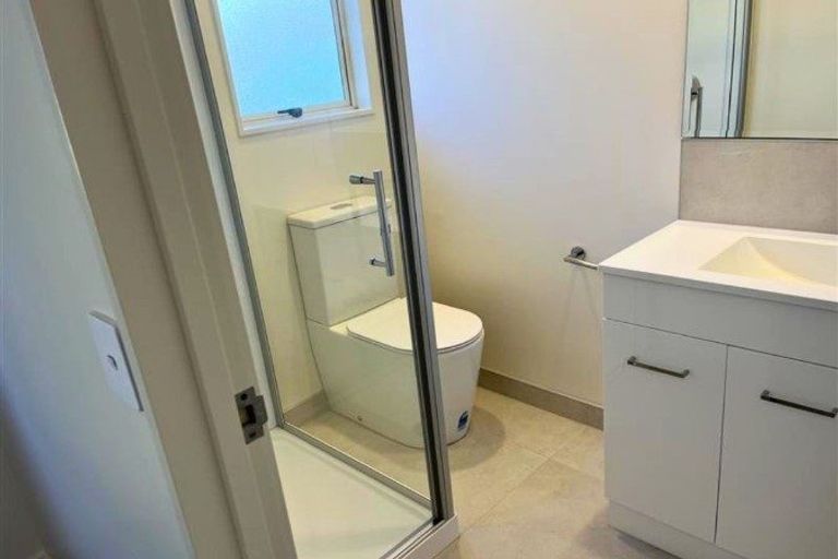 Photo of property in 2/16a Onepoto Road, Hauraki, Auckland, 0622