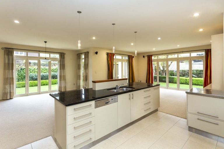 Photo of property in 25 Totara Street, Fendalton, Christchurch, 8041