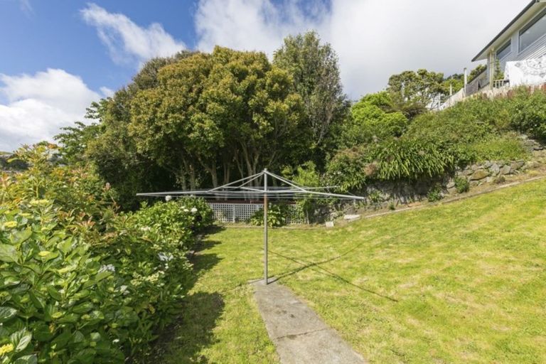 Photo of property in 9 Blandford Way, Newlands, Wellington, 6037