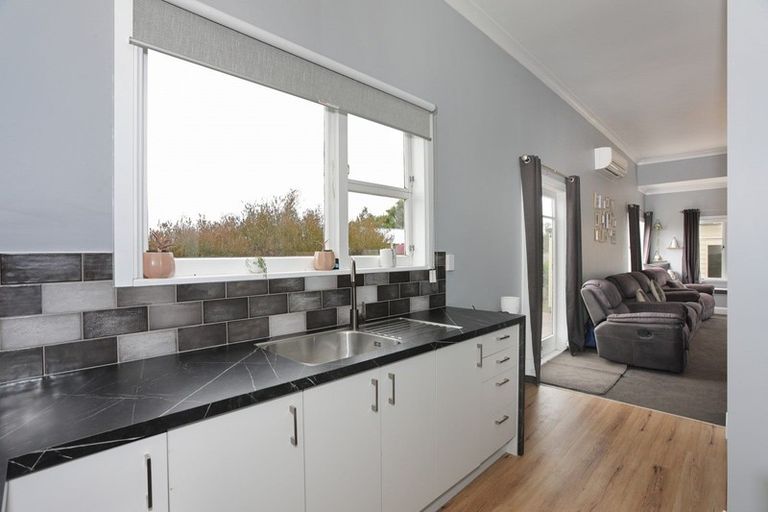 Photo of property in 6 A'court Street, Sanson, 4817