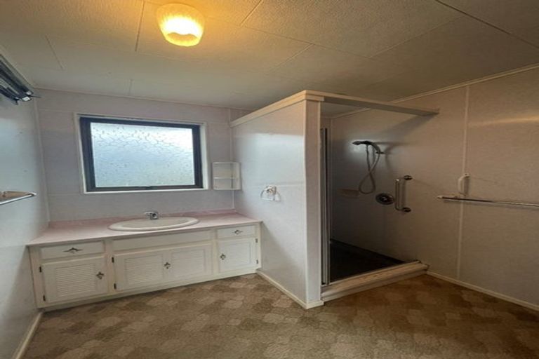 Photo of property in 15 Russell Street, Winton, 9720