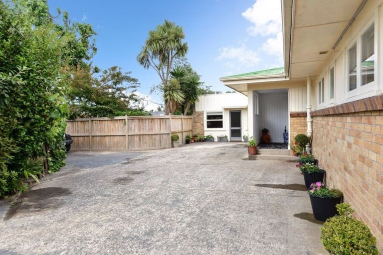 Photo of property in 16 Forest Lake Road, Forest Lake, Hamilton, 3200