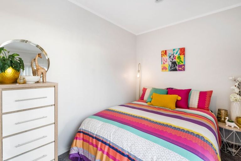 Photo of property in 18 Kevale Place, Manurewa, Auckland, 2102