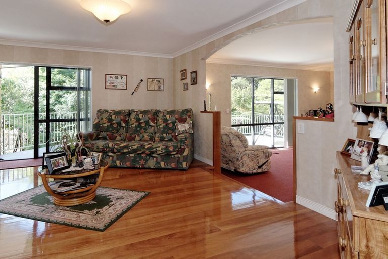 Photo of property in 12 Greenwoods Close, Titirangi, Auckland, 0604