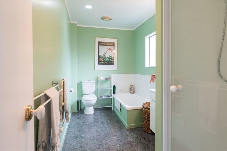 Photo of property in 2/16 Zion Road, Birkenhead, Auckland, 0626