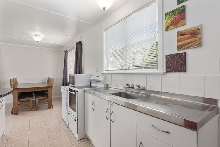 Photo of property in 13 Edelweiss Grove, Timberlea, Upper Hutt, 5018