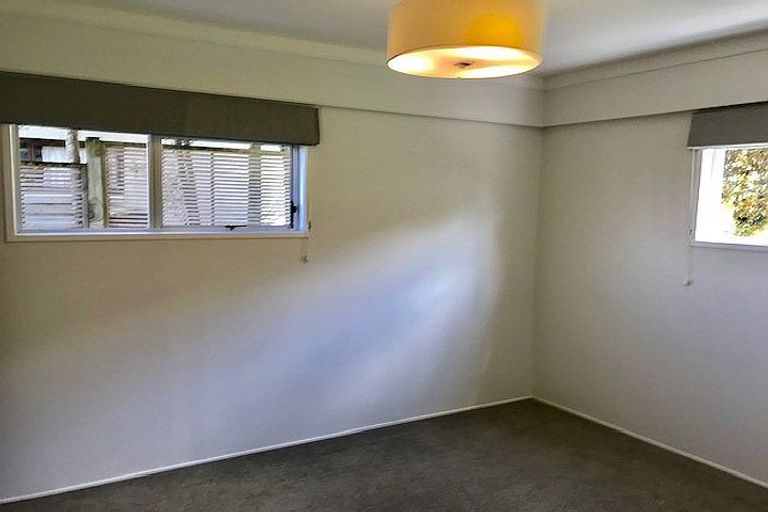 Photo of property in 1/1 Kaihu Street, Northcote, Auckland, 0627