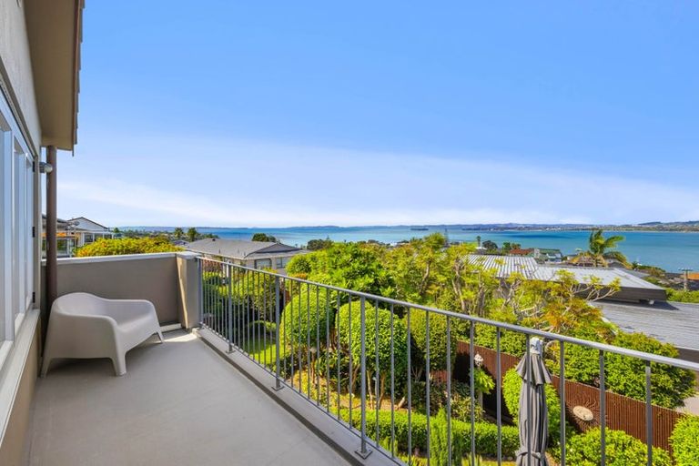 Photo of property in 3 Pounamu Place, Shelly Park, Auckland, 2014