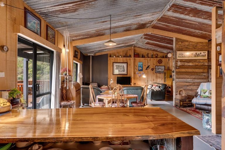 Photo of property in 102 Boons Valley Road, Waikawa, Picton, 7220