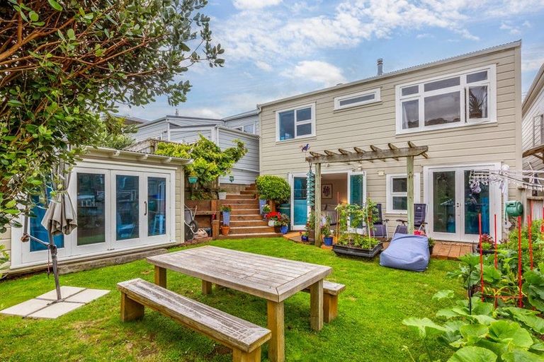 Photo of property in 60 Stanley Street, Berhampore, Wellington, 6023