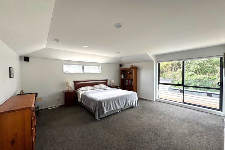 Photo of property in 7 Lone Tree Avenue, Te Atatu Peninsula, Auckland, 0610