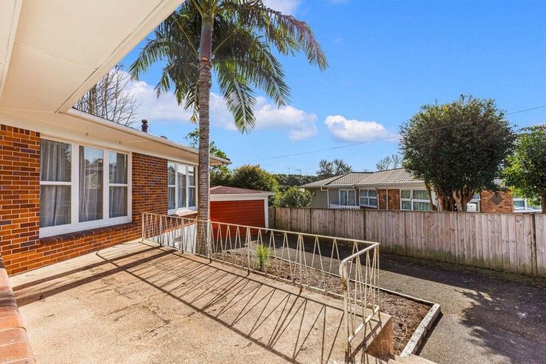 Photo of property in 52 Sylvan Crescent, Te Atatu South, Auckland, 0610