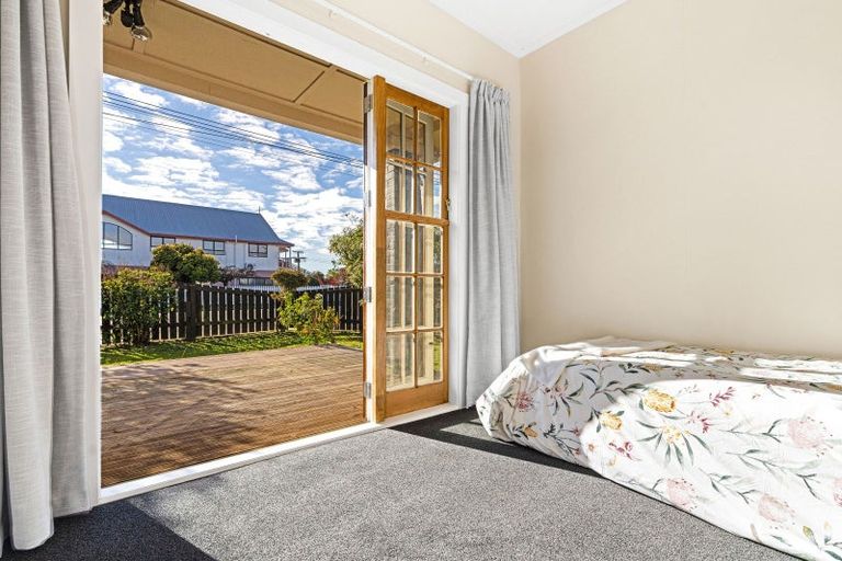 Photo of property in 33 Mako Mako Road, Levin, 5510