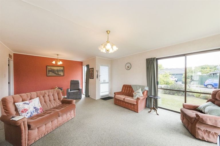 Photo of property in 2b Droylsden Place, Palmerston North, 4410