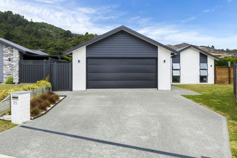 Photo of property in 25 Salisbury Crescent, Wallaceville, Upper Hutt, 5018