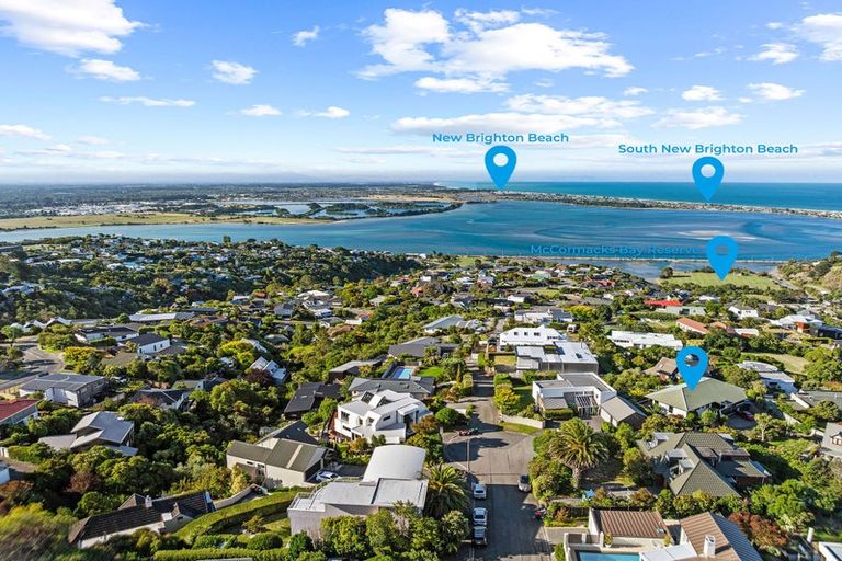 Photo of property in 10 Luxton Place, Mount Pleasant, Christchurch, 8081