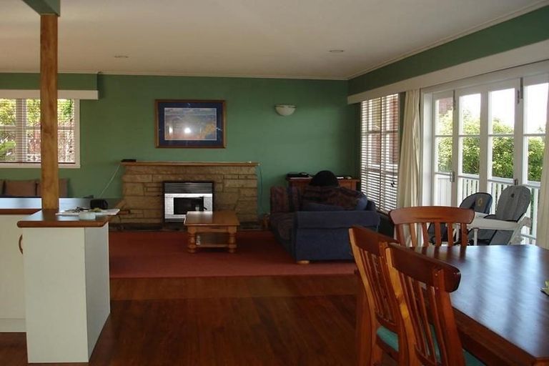 Photo of property in 55 Forrest Hill Road, Milford, Auckland, 0620