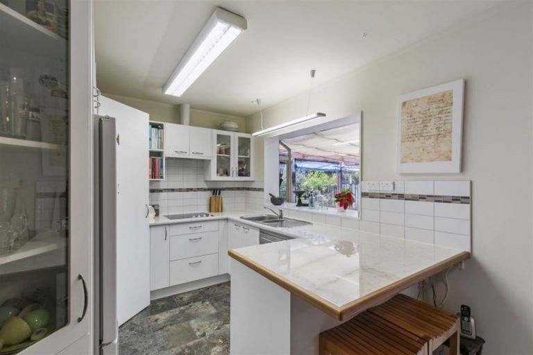 Photo of property in 6 Waimoko Glen, Swanson, Auckland, 0612