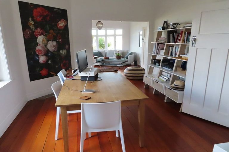 Photo of property in 16 Grosvenor Terrace, Thorndon, Wellington, 6011